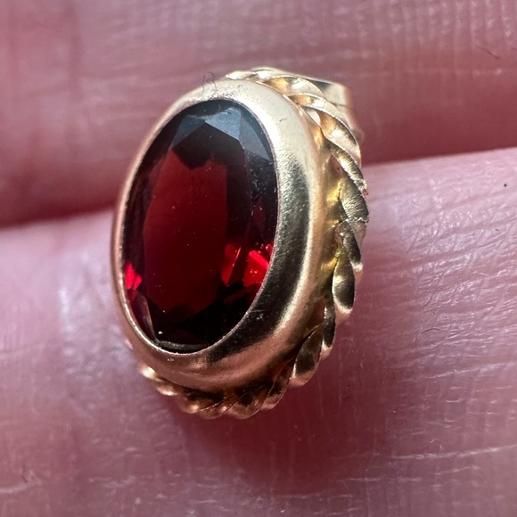 Vintage 10k Yellow Gold Garnet Post Back Earring - Picture 3 of 6